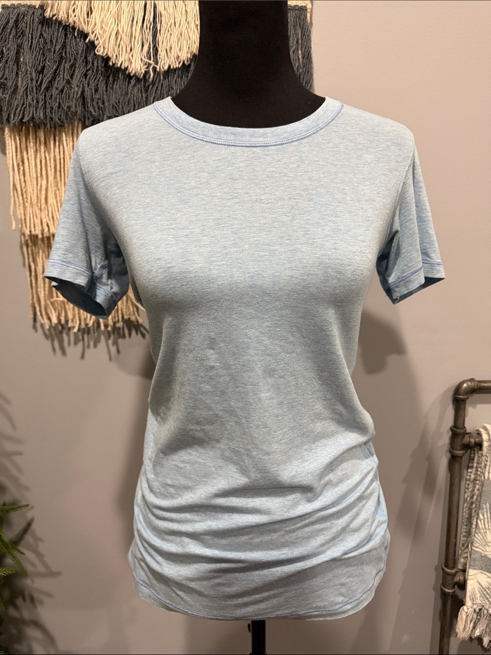 Lululemon Light Blue Short Sleeve Crewneck Active T-Shirt Estimated Size 6